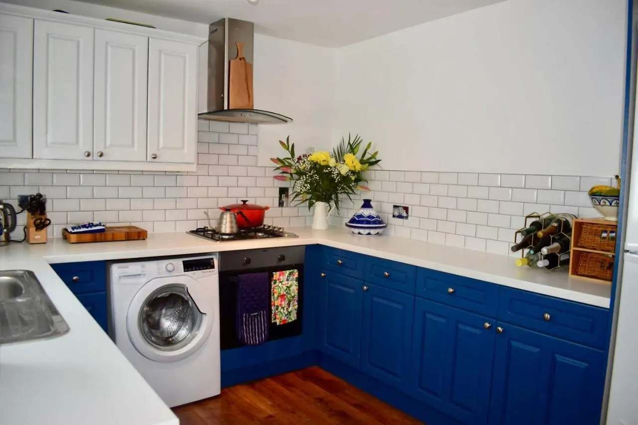 דבלין Chic And Contemporary Victorian Family Home בית נופש